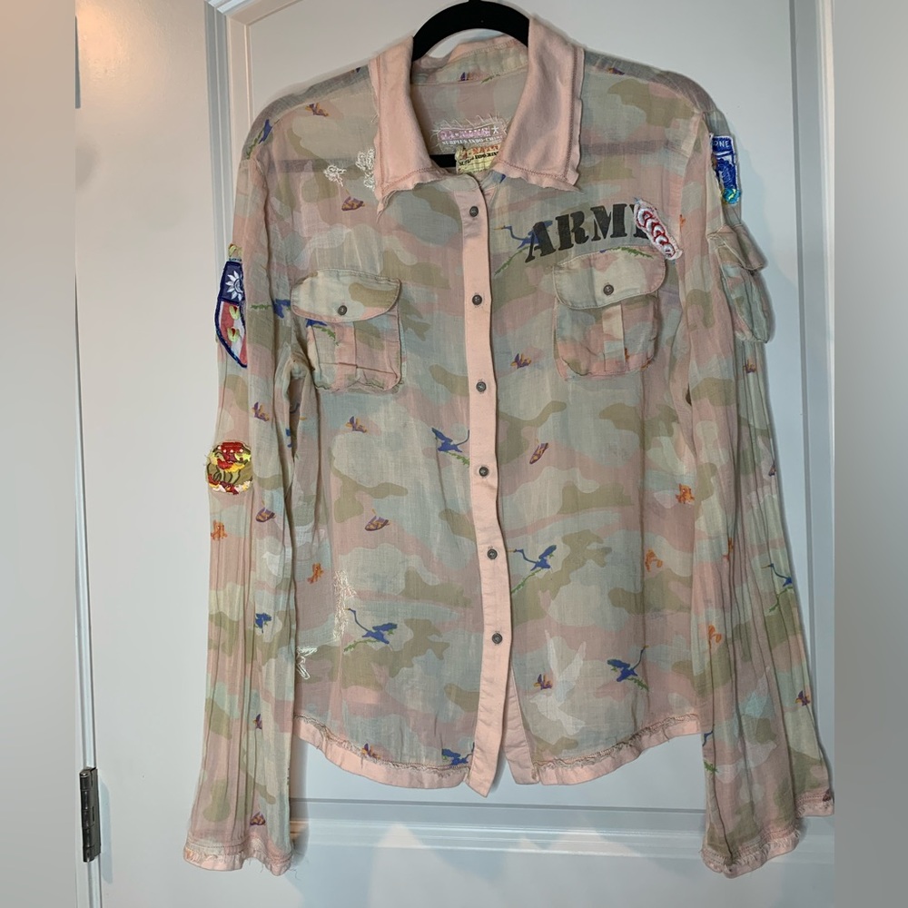 Da nang camouflage shirt with patches in a size Small.